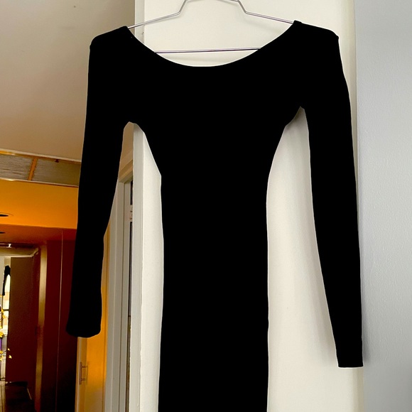 ✨GIFT with Bundle Purchase✨ Black Dress - long sleeve scoop neck XS✨ - Picture 2 of 3